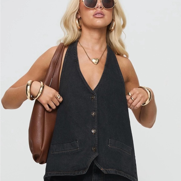 Lioness Hills Halter Washed Black - Picture 2 of 6